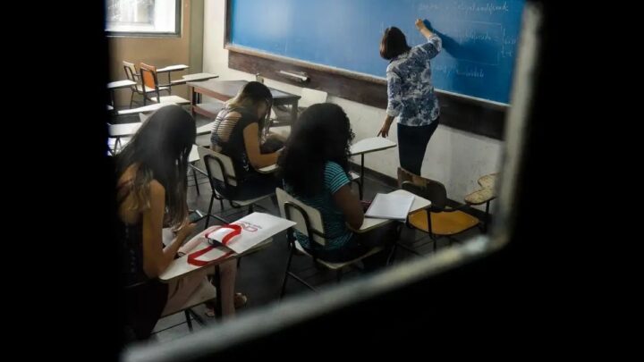 Seleção em MT oferece até R$ 140 por hora para servidores atuarem como professores